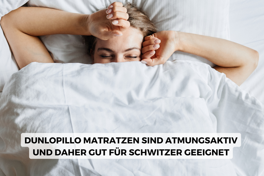 Frau streckt sich im Bett auf einer Dunlopillo Matratze